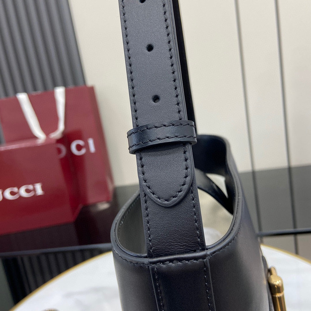 GUCCI small horsebit embellished leather bucket bag